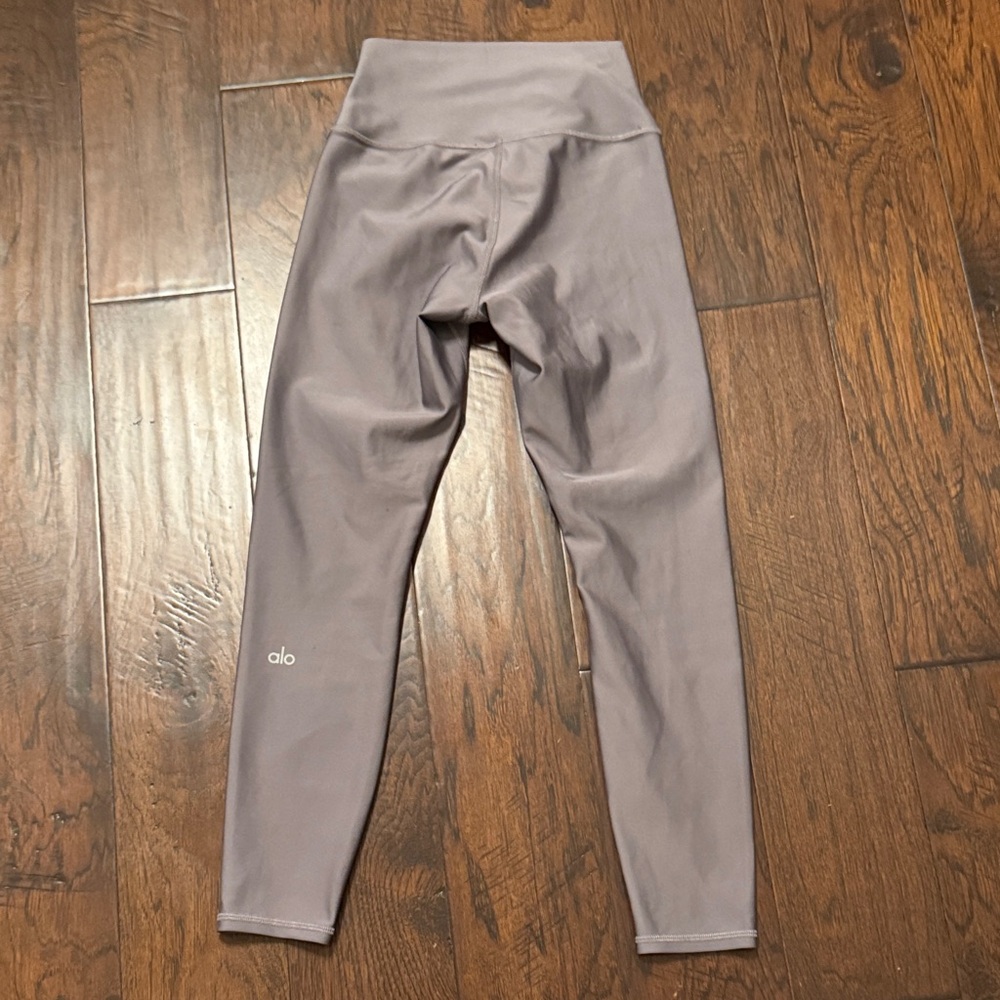 Alo Airlift Leggings - Picture 4 of 6